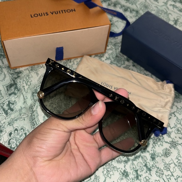 louis vuitton monogram cat eye sunglasses - Picture 10 of 15